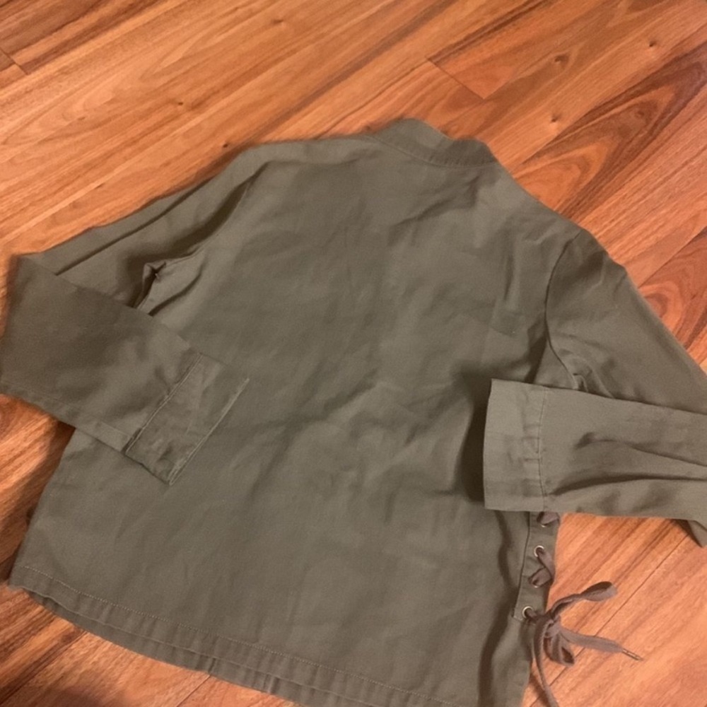 New with tags super cute green jacket from Francesca’s,size small.